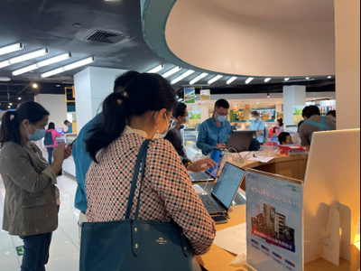深圳消費(fèi)電子和家電補(bǔ)貼啟動(dòng)首日 市民熱情高漲，商家競(jìng)相發(fā)力，電子產(chǎn)品銷售迎來(lái)熱潮